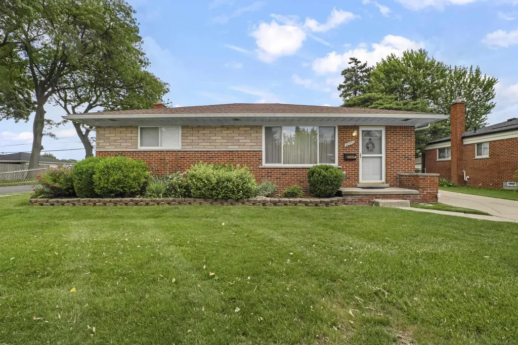 28450 Suburban Drive Warren City MI 48088