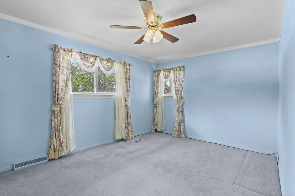 28450 Suburban Drive Warren City MI 48088