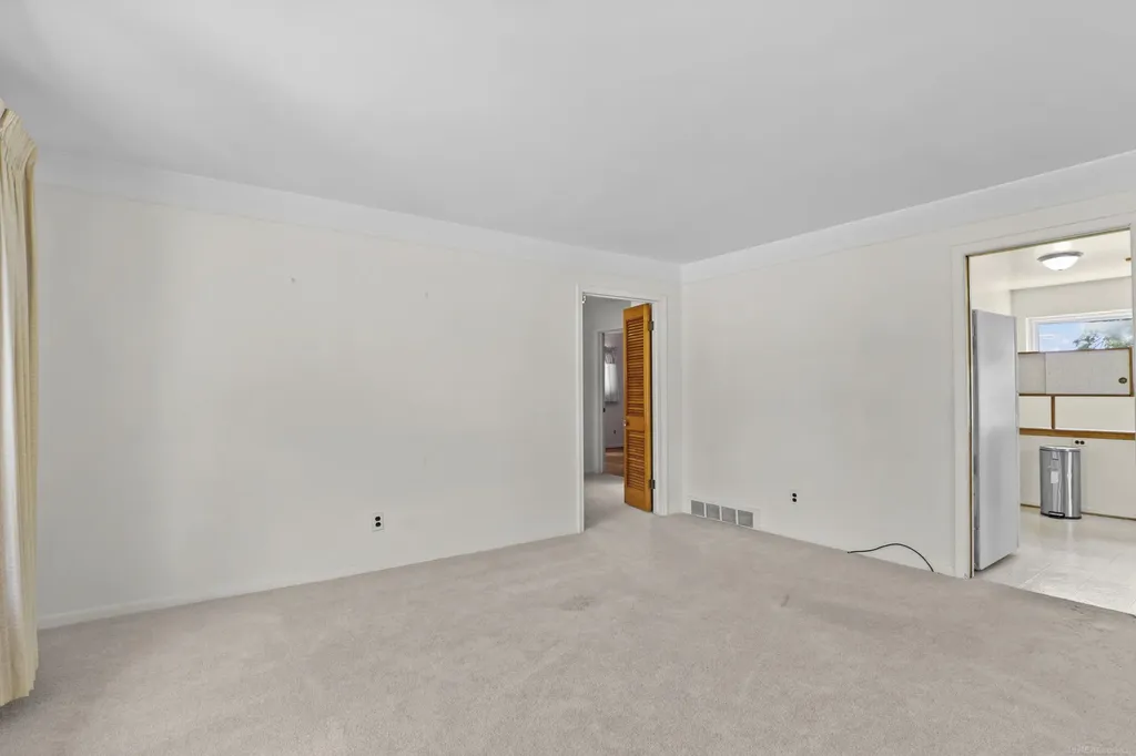 28450 Suburban Drive Warren City MI 48088