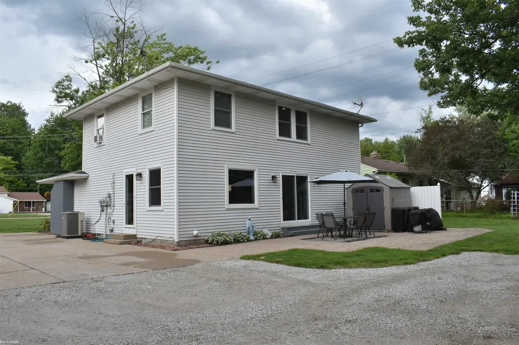 481 Michigan Avenue Marysville City MI 48040