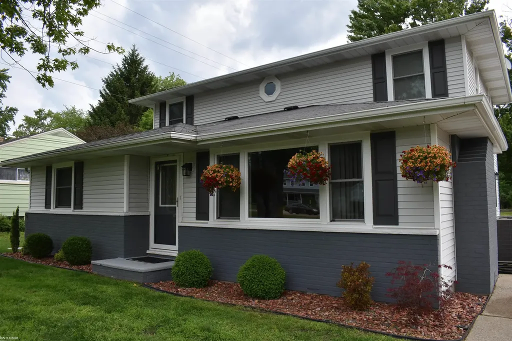 481 Michigan Avenue Marysville City MI 48040