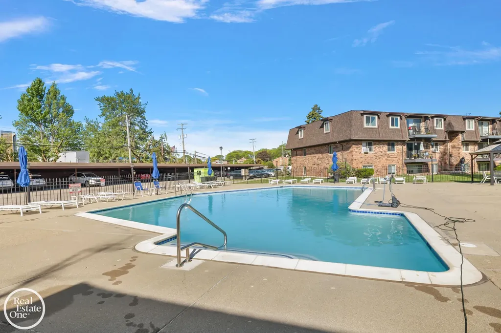 255 Riviera Drive St. Clair Shores City MI 48080