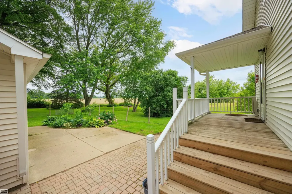 8609 Rattle Run Road Columbus Township MI 48063