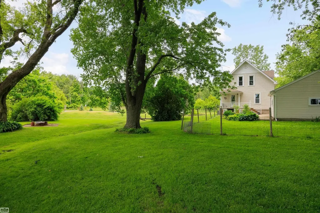 8609 Rattle Run Road Columbus Township MI 48063