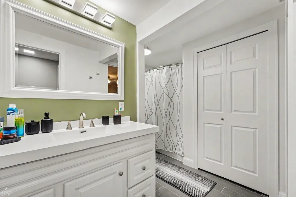12762 Windsor Court Sterling Heights City MI 48313