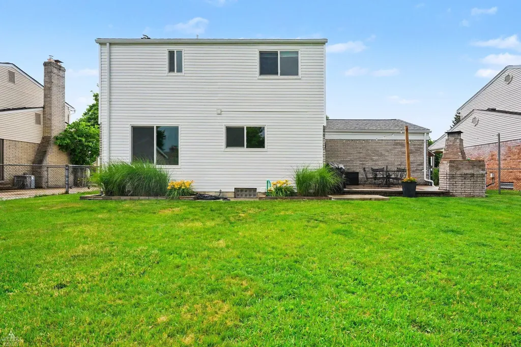 12762 Windsor Court Sterling Heights City MI 48313