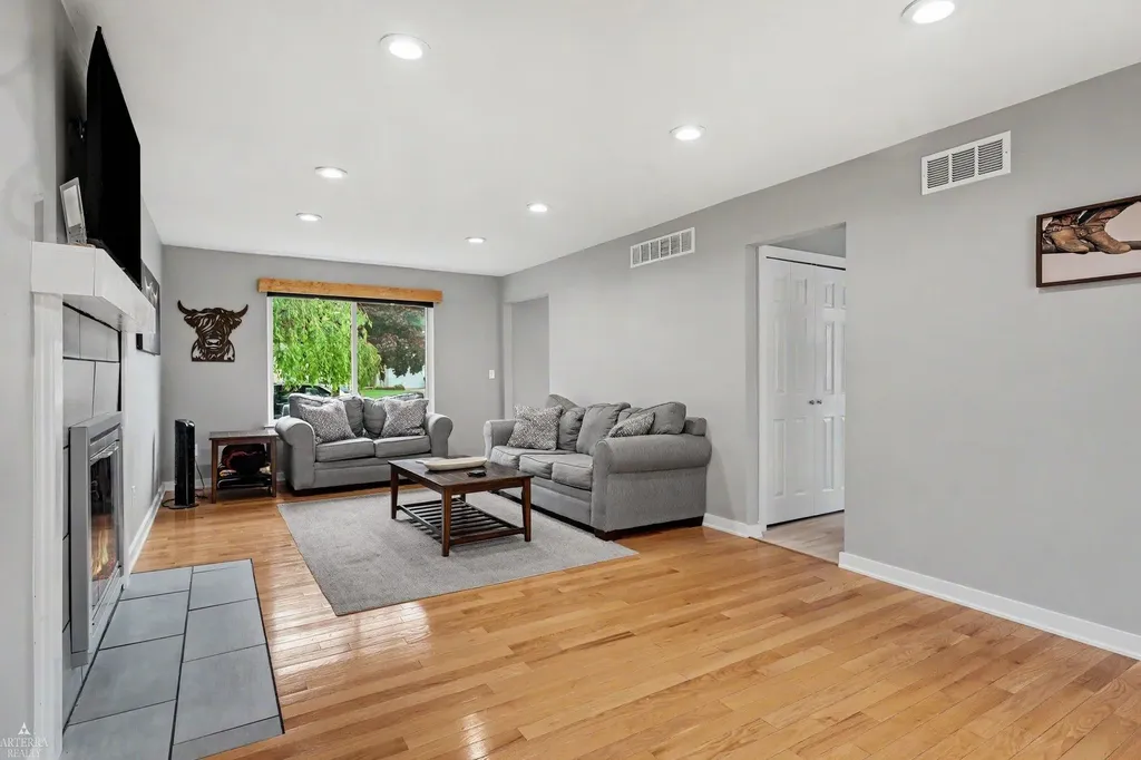 12762 Windsor Court Sterling Heights City MI 48313