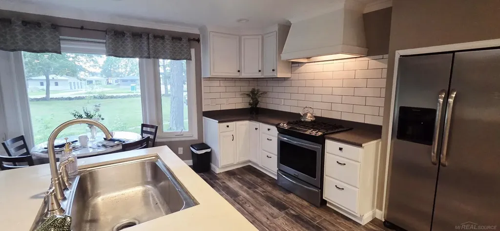 4579 Lakeshore Road Fort Gratiot Charter Township MI 48059
