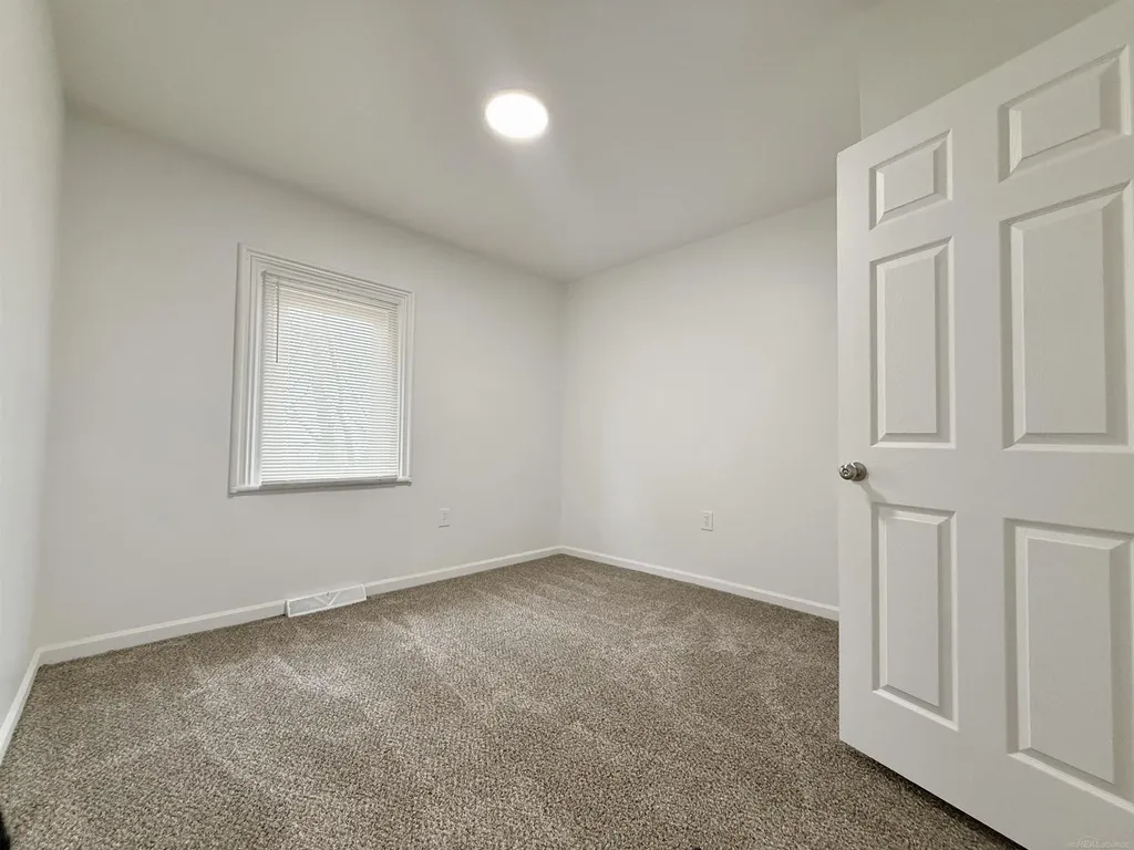 261 N Saginaw Street Pontiac City MI 48342