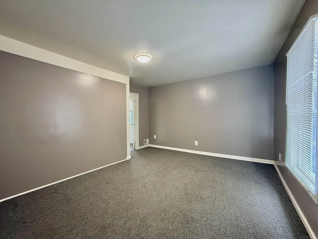 261 N Saginaw Street Pontiac City MI 48342