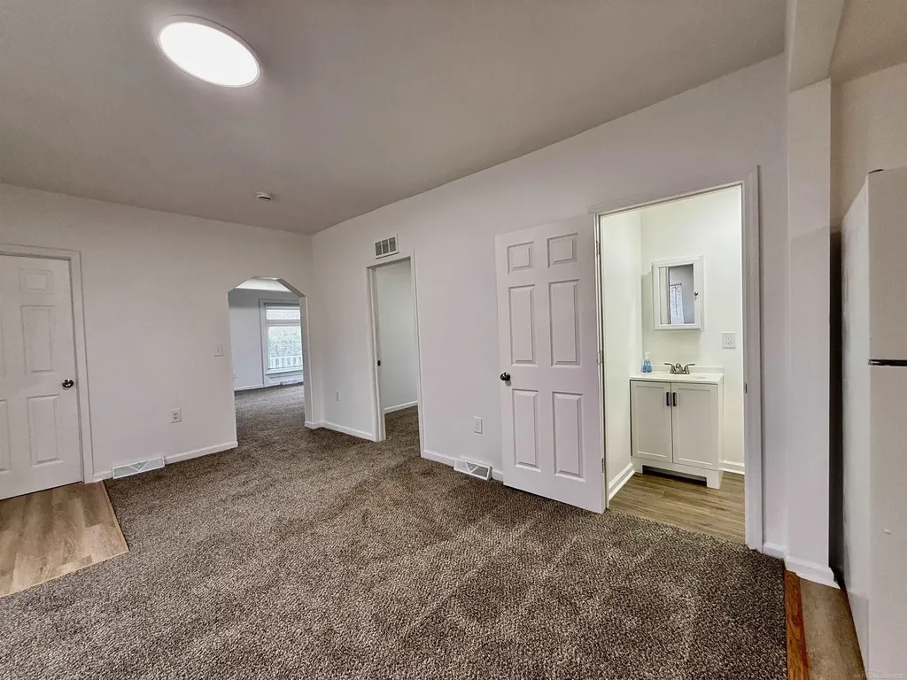 261 N Saginaw Street Pontiac City MI 48342