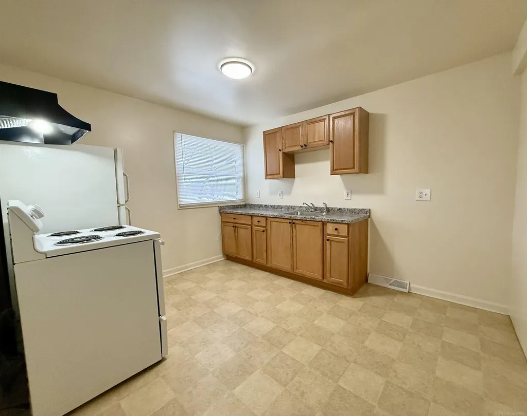 261 N Saginaw Street Pontiac City MI 48342