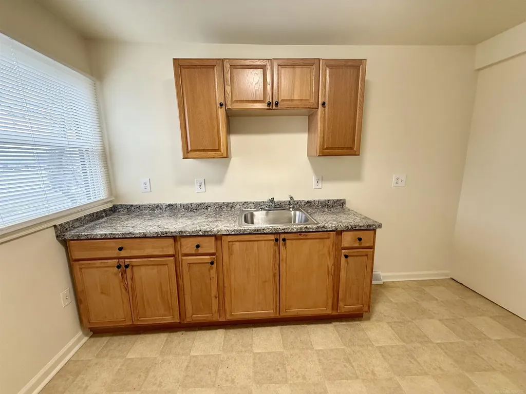 261 N Saginaw Street Pontiac City MI 48342