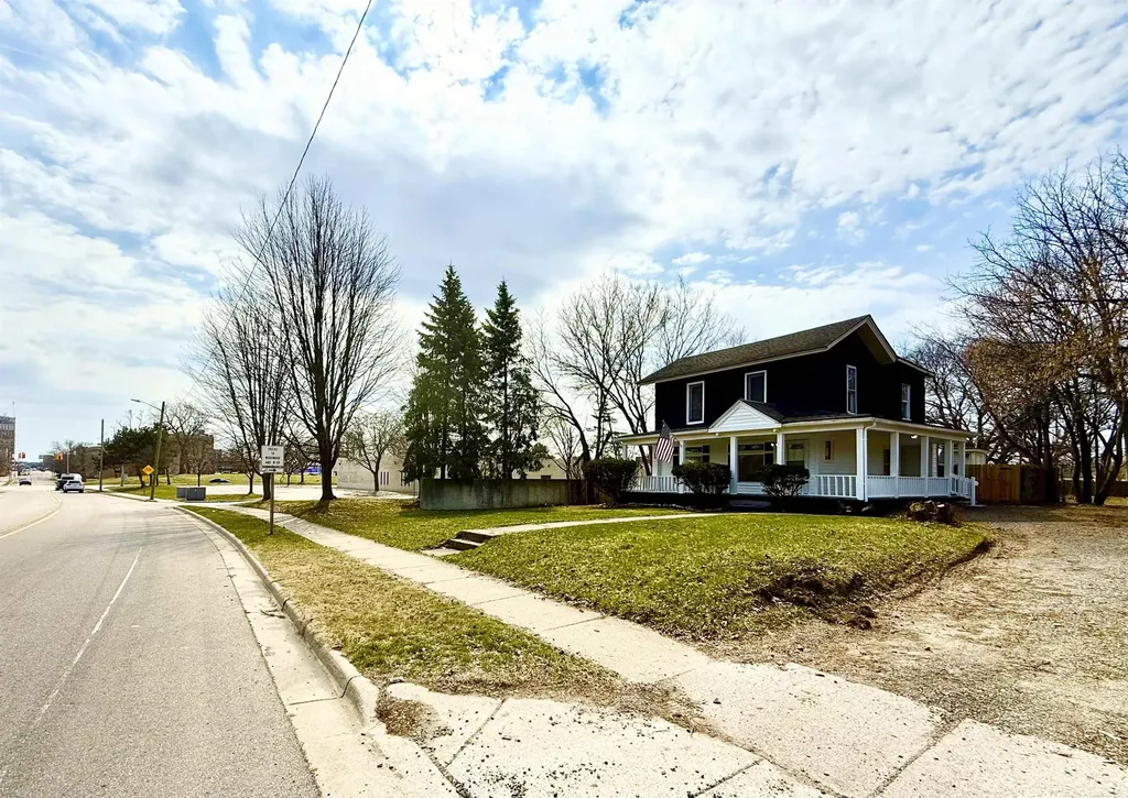 261 N Saginaw Street Pontiac City MI 48342