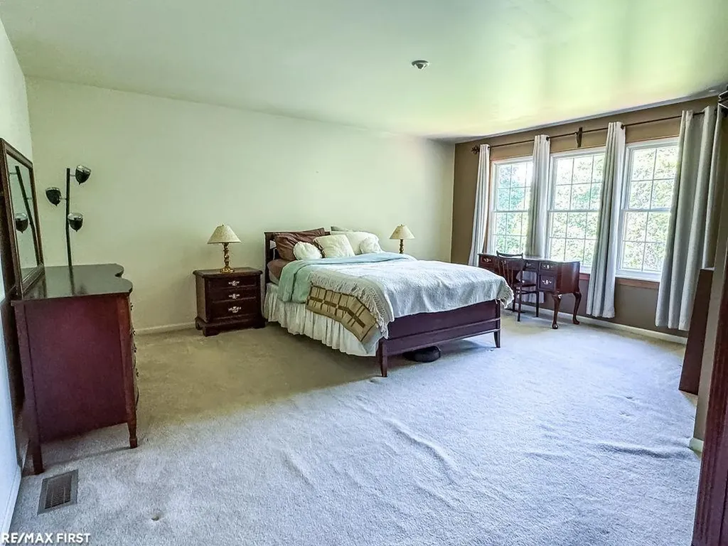 199 Saxon Court Rochester Hills City MI 48307