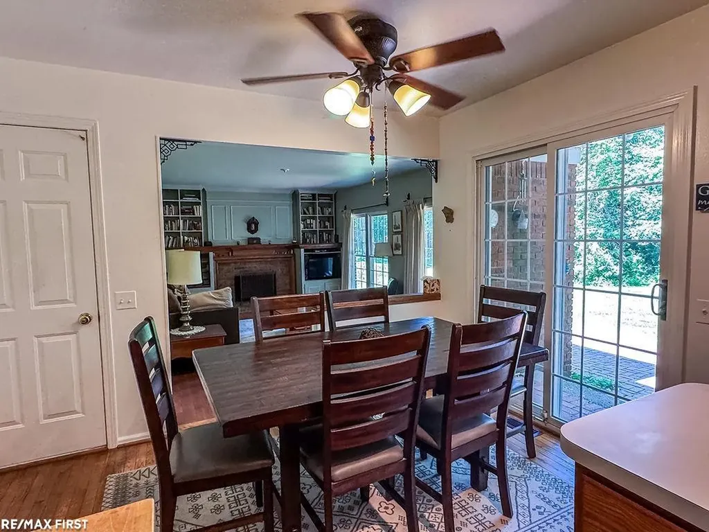 199 Saxon Court Rochester Hills City MI 48307