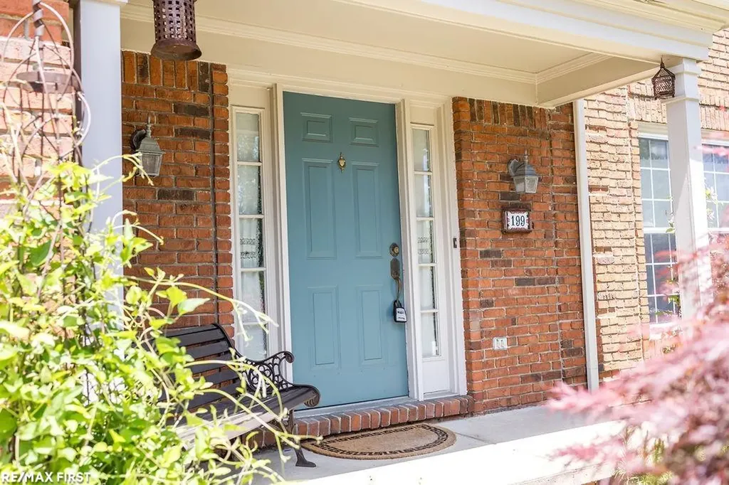 199 Saxon Court Rochester Hills City MI 48307