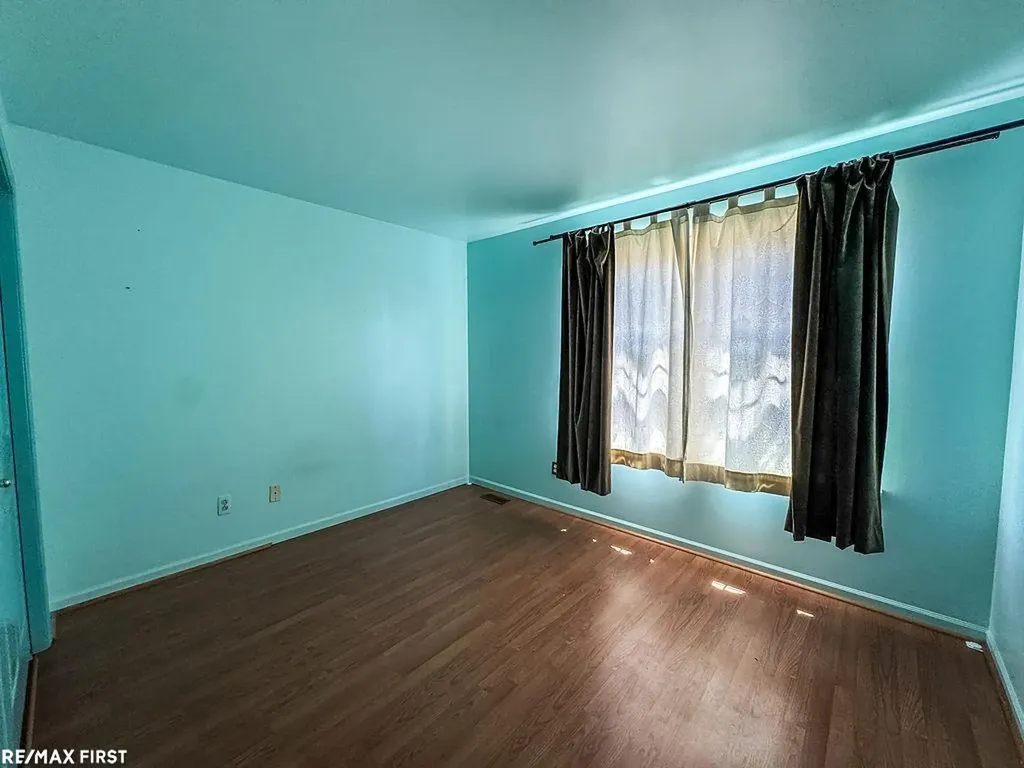 199 Saxon Court Rochester Hills City MI 48307