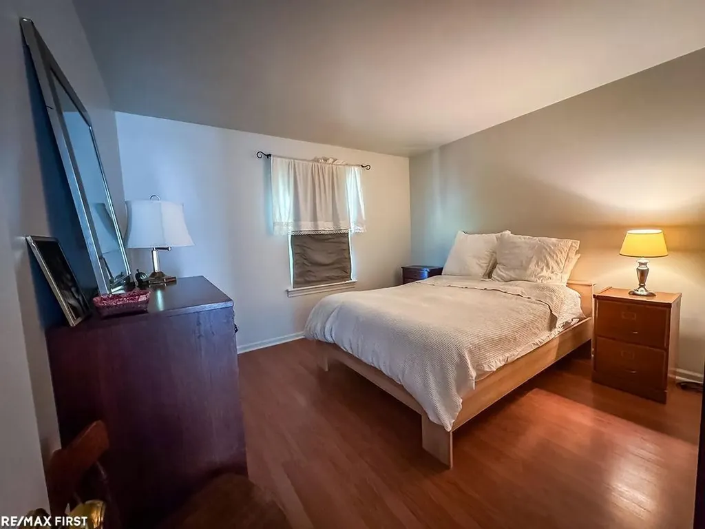 199 Saxon Court Rochester Hills City MI 48307