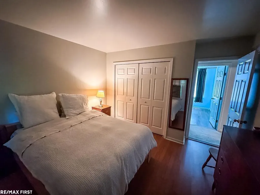 199 Saxon Court Rochester Hills City MI 48307