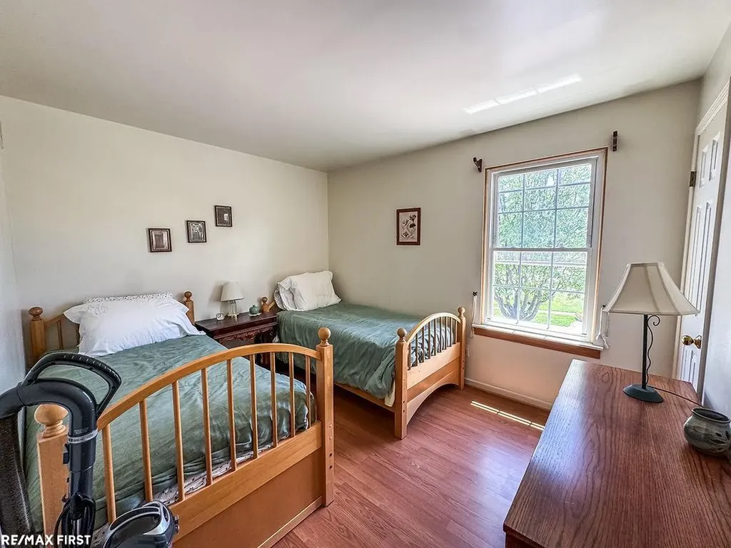 199 Saxon Court Rochester Hills City MI 48307