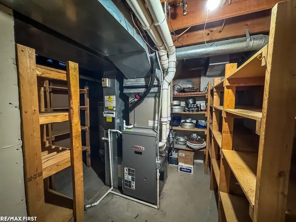 199 Saxon Court Rochester Hills City MI 48307
