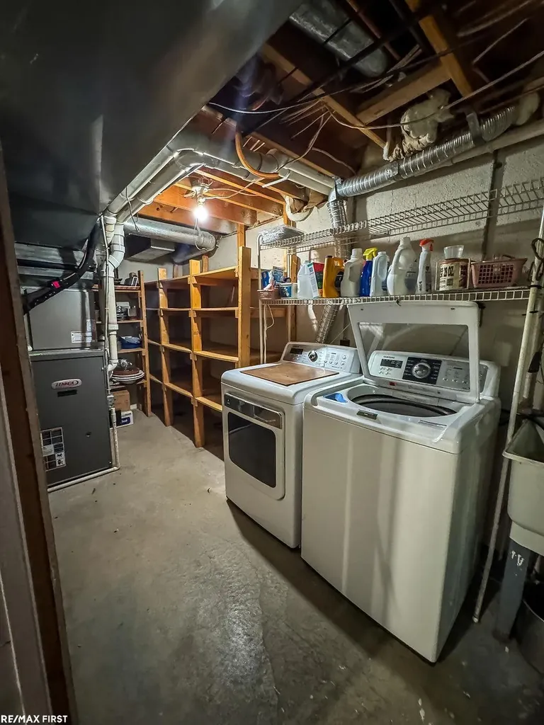 199 Saxon Court Rochester Hills City MI 48307