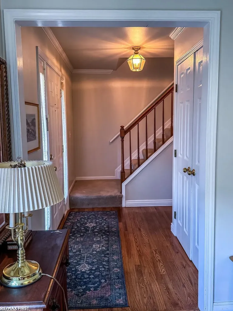 199 Saxon Court Rochester Hills City MI 48307