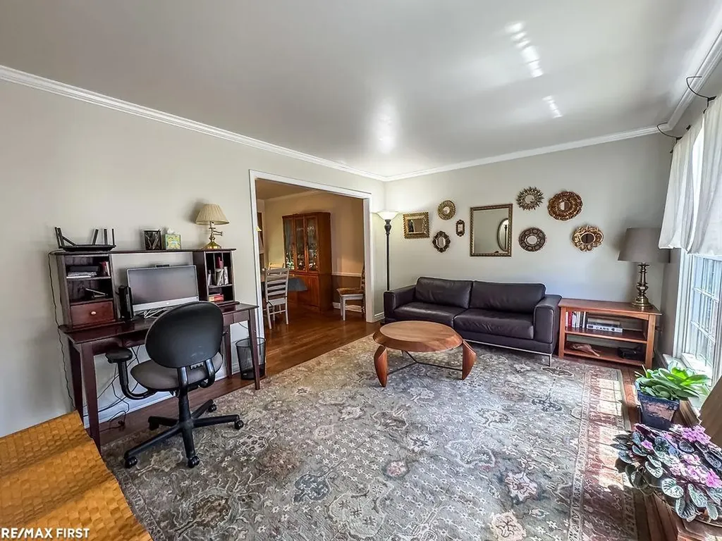 199 Saxon Court Rochester Hills City MI 48307