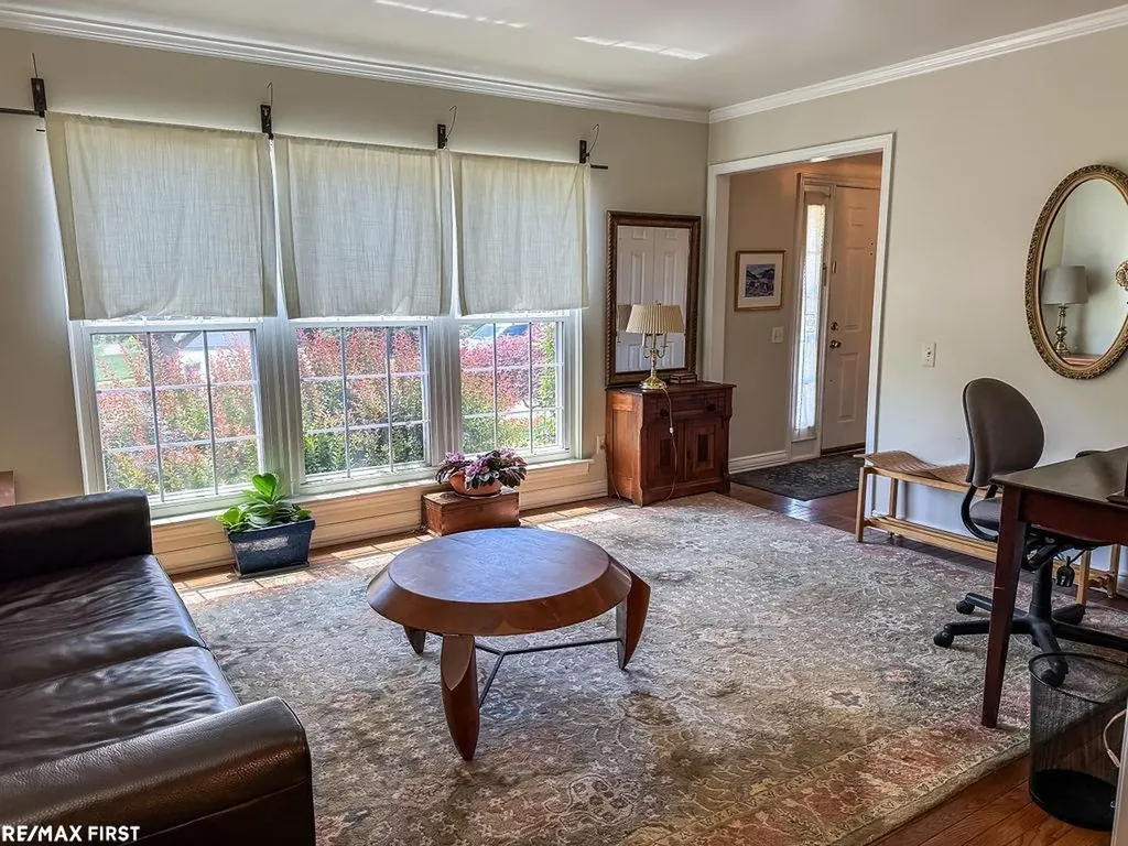 199 Saxon Court Rochester Hills City MI 48307