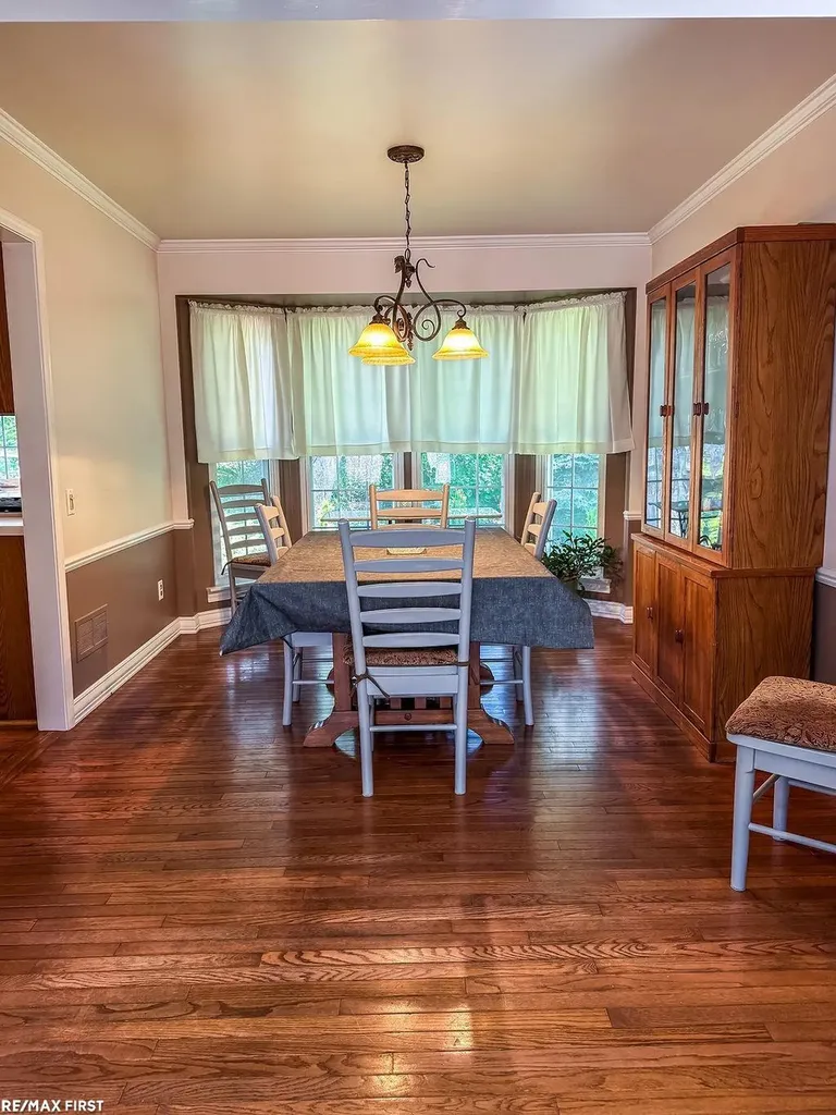 199 Saxon Court Rochester Hills City MI 48307