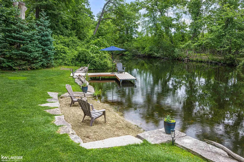 1868 Carsons Cove Commerce Charter Township MI 48390