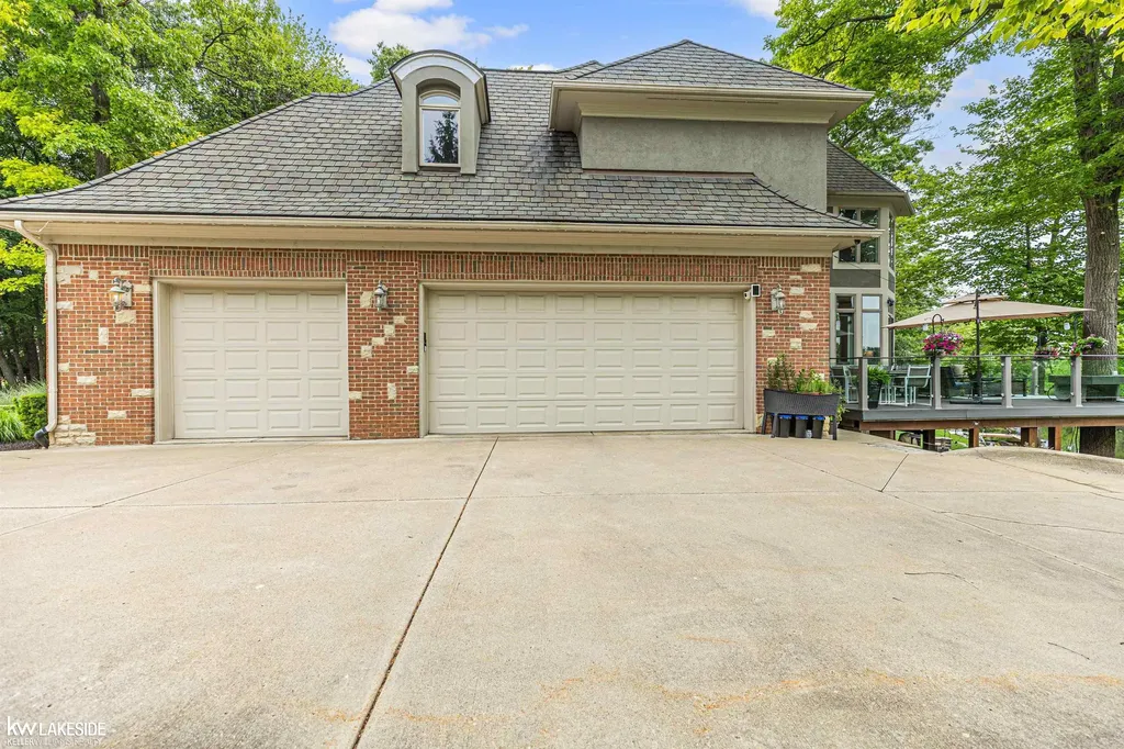 1868 Carsons Cove Commerce Charter Township MI 48390