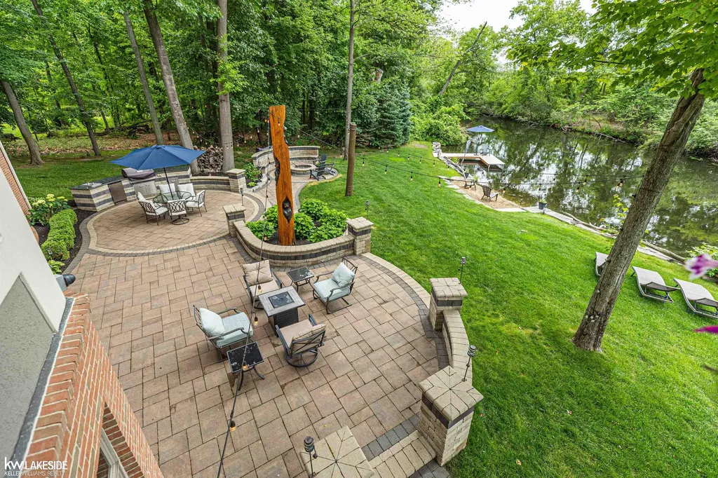 1868 Carsons Cove Commerce Charter Township MI 48390