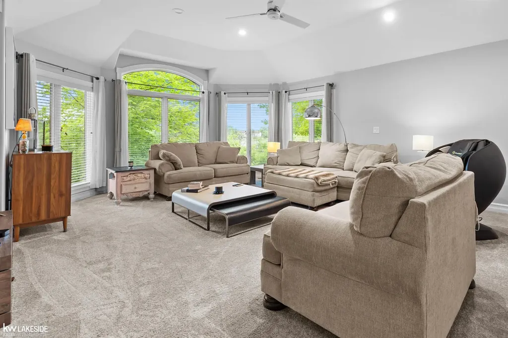 1868 Carsons Cove Commerce Charter Township MI 48390