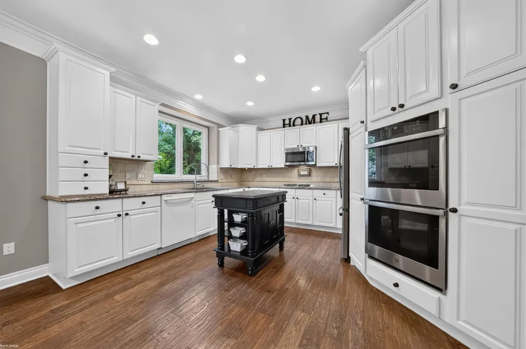4896 Brookside Lane Washington Township MI 48094