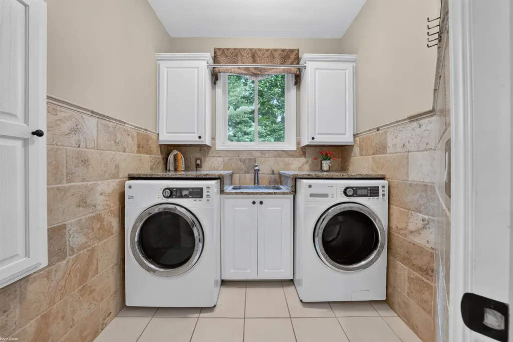 4896 Brookside Lane Washington Township MI 48094