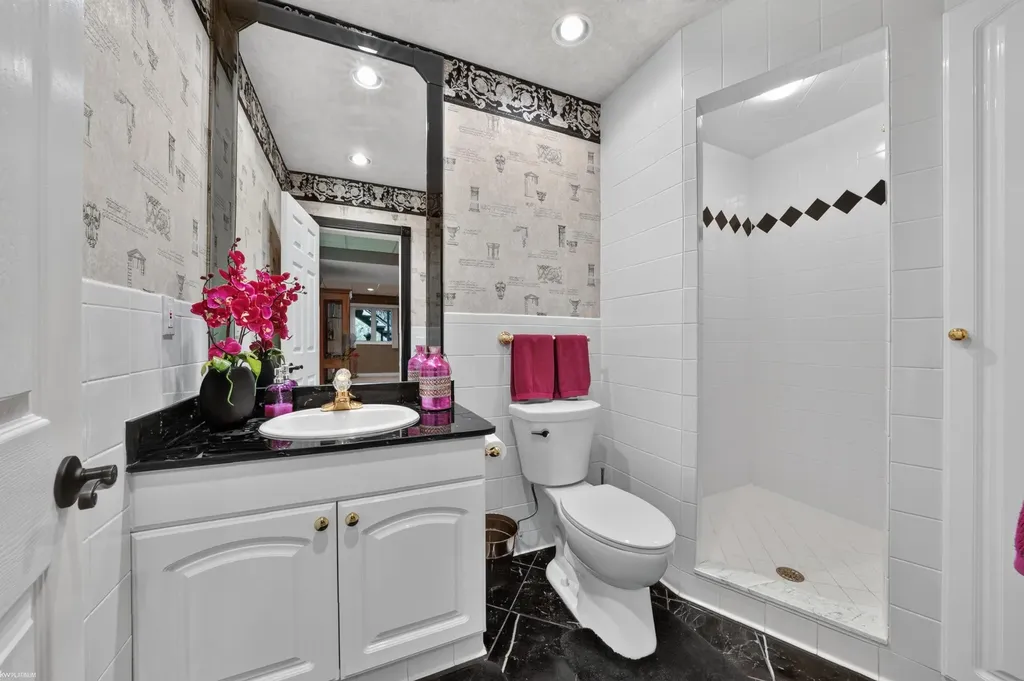 4896 Brookside Lane Washington Township MI 48094