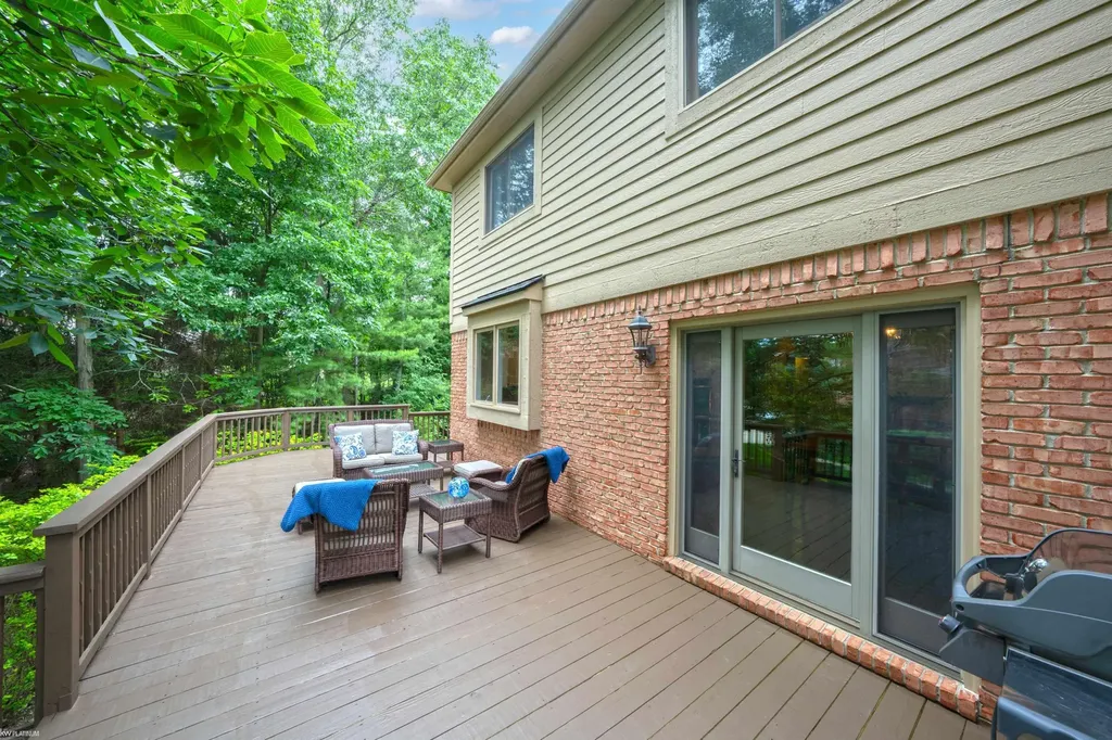 4896 Brookside Lane Washington Township MI 48094