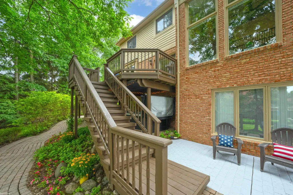 4896 Brookside Lane Washington Township MI 48094