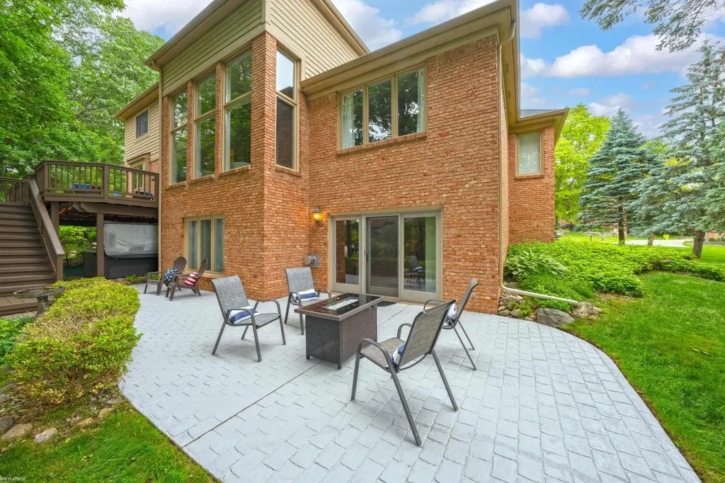 4896 Brookside Lane Washington Township MI 48094