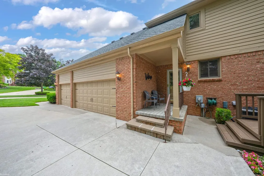 4896 Brookside Lane Washington Township MI 48094
