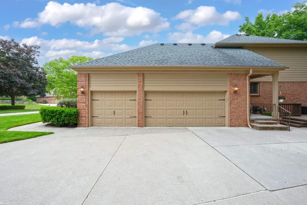 4896 Brookside Lane Washington Township MI 48094