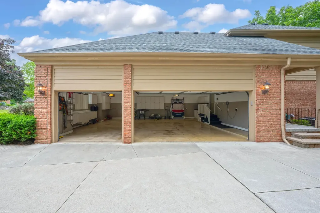4896 Brookside Lane Washington Township MI 48094