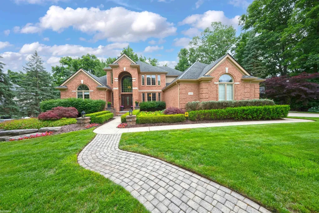 4896 Brookside Lane Washington Township MI 48094