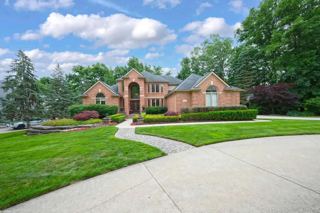 4896 Brookside Lane Washington Township MI 48094
