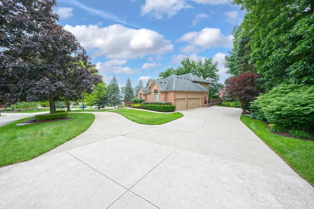 4896 Brookside Lane Washington Township MI 48094