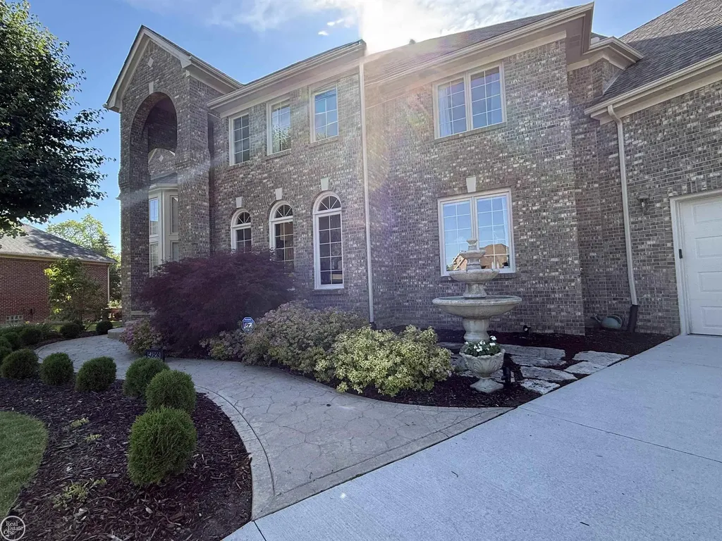 54828 Danielle Street New Baltimore City MI 48047