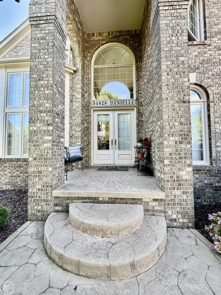 54828 Danielle Street New Baltimore City MI 48047