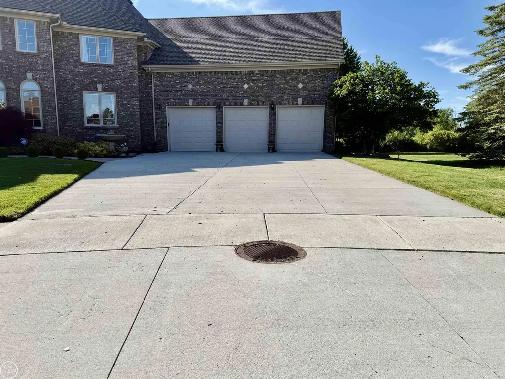 54828 Danielle Street New Baltimore City MI 48047